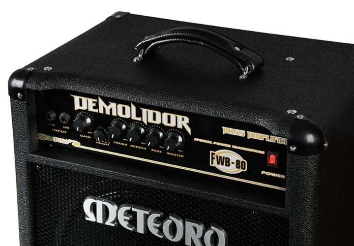 Entrada Auxiliar, Saída de Fones e Conexões