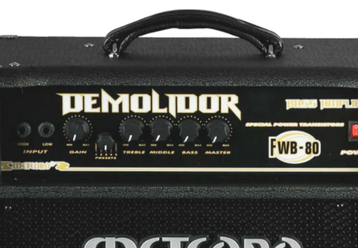 Entrada Auxiliar, Saída de Fones e Conexões