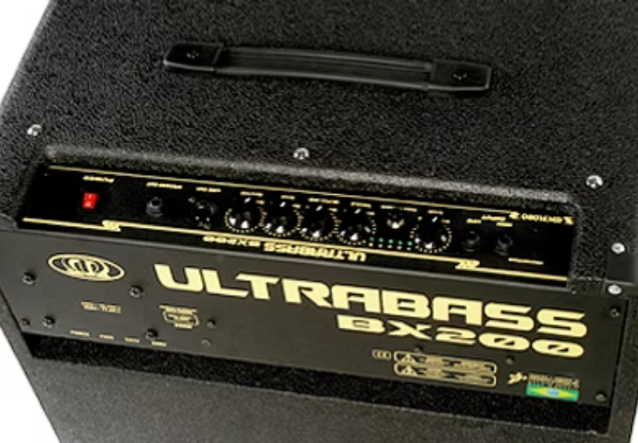 Saída de Linha Balanceada e para Caixa Externa