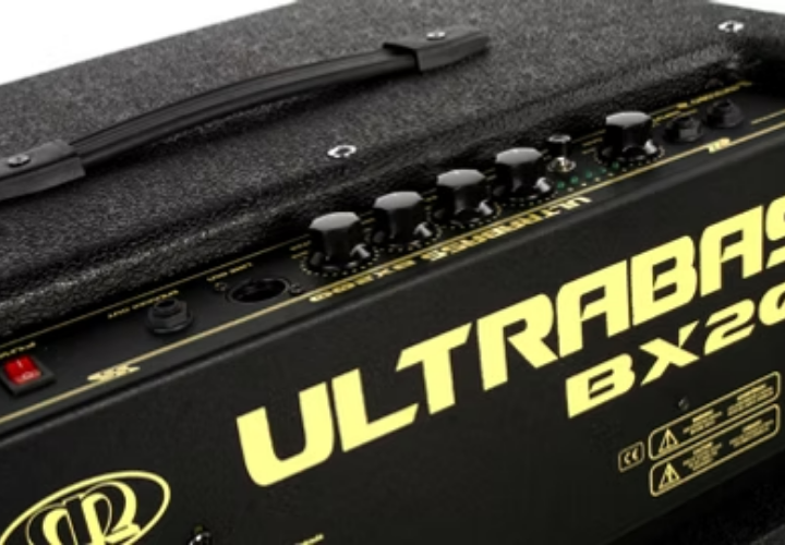 Saída de Linha Balanceada e para Caixa Externa