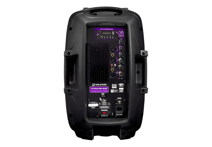 Saídas XLR P10 e Alças de Transporte