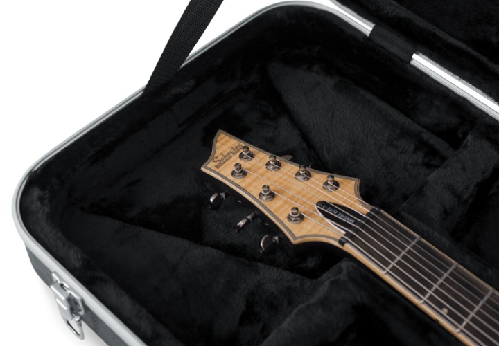 Travas Reforçadas e Espaço Adicional para Guitarras Maiores