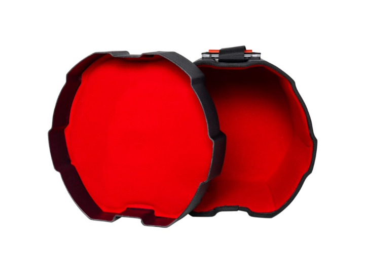 Interior em Microveludo Vermelho com Espuma Acolchoada