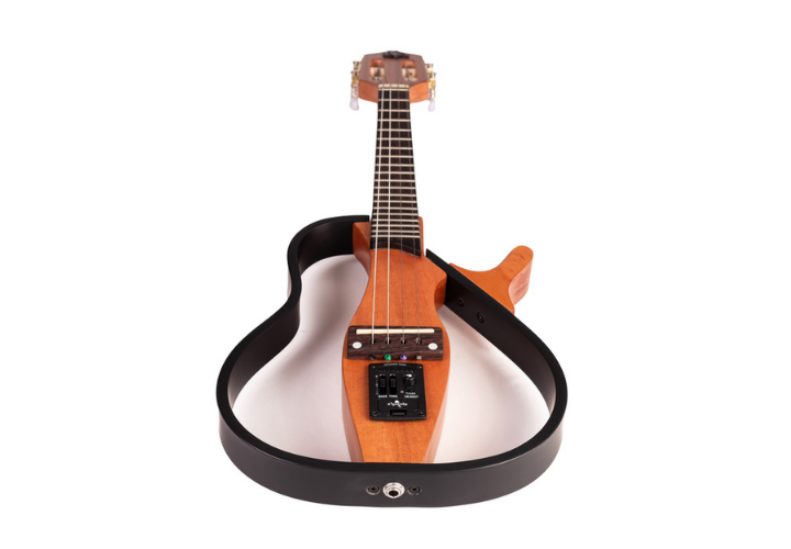 Laterais Poliuretano Preto e Fundo Cedro Maciço