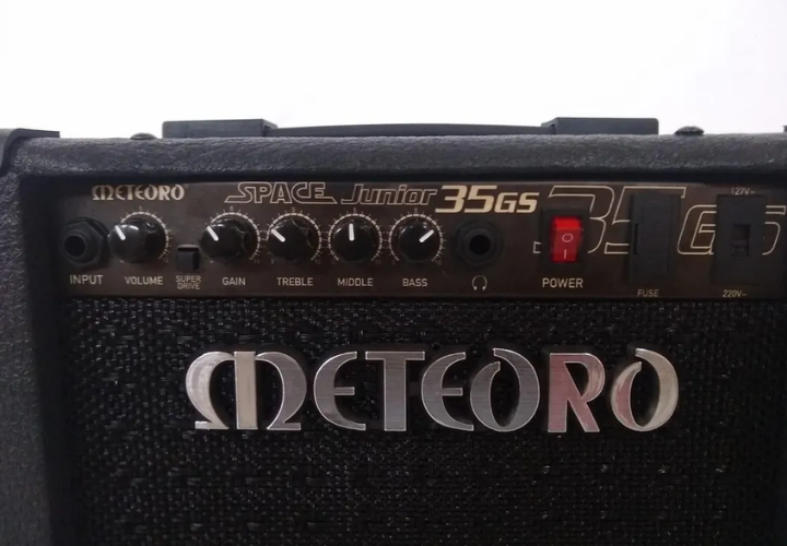 Entrada Aux e saída fone