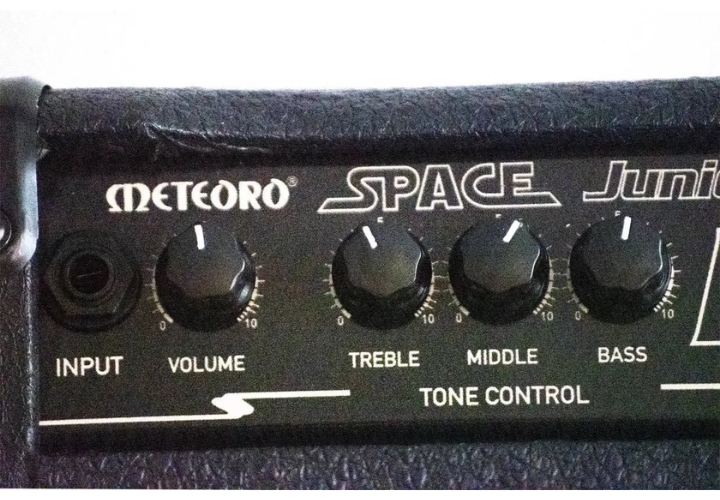 Entrada Aux e saída fone