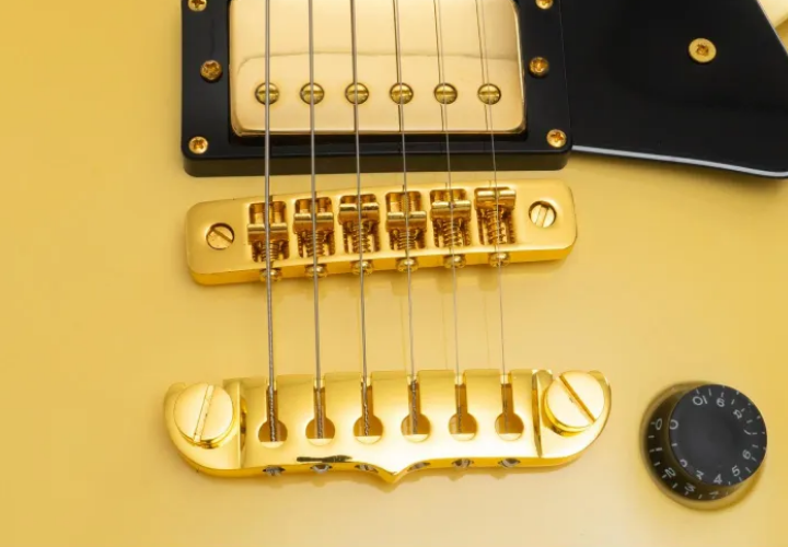 Topo Carved Aged White