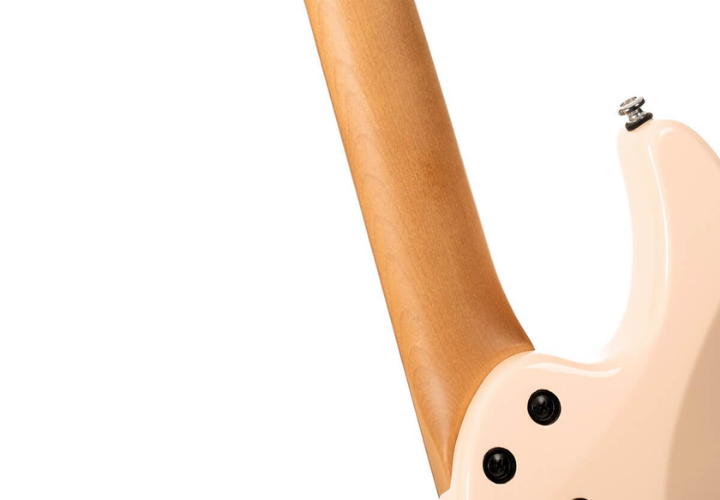 Braço Roasted Maple e Ponte 6-Point Tremolo