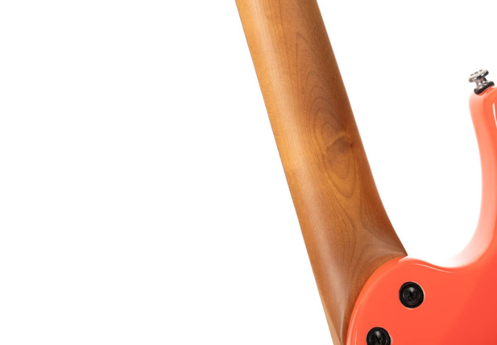 Braço Roasted Maple e Ponte 6-Point Tremolo