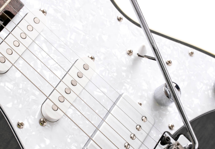 Corpo em Alder com Acabamento Trans Black