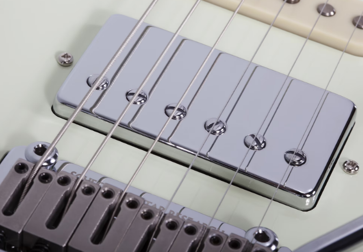 Braço Roasted Maple Bolt-on e Escala Ébano com 22 Jumbo Frets