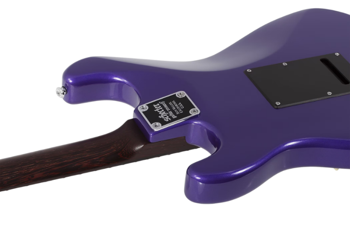 Captadores Subatomic HSS, Ponte Nouveau Tremolo e Inlays Metálicos