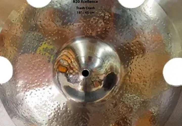 Detalhe do Acabamento Dourado Escuro e Aro